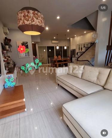 Dijual Cepat Rumah Manyar Pik, 3 Lantai, Furnish, Siap Huni, Bagus!