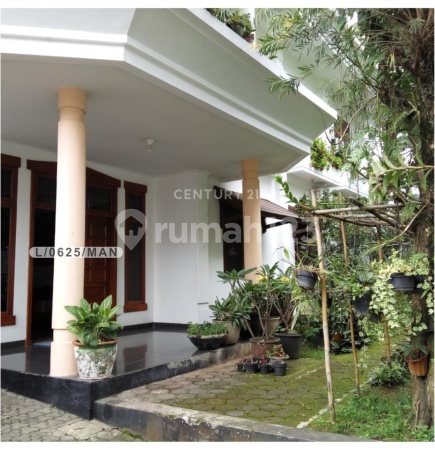Luxurious 2-Storey House with SHM on Jl Babakan Jeruk, Sukajadi, Bandung