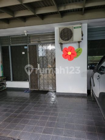 Quick Sale at Low Price Beautiful House in Jelambar Taman Mutiara with SHM Negotiable Contact Me!