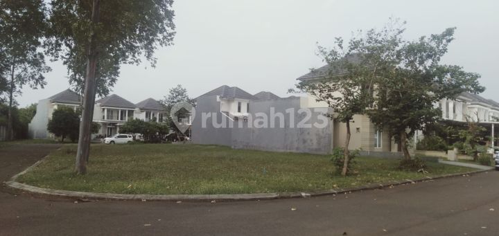 Strategic Plot in Cluster Elysia, Suvarna Sutera Tangerang. Hook. Facing South and West.