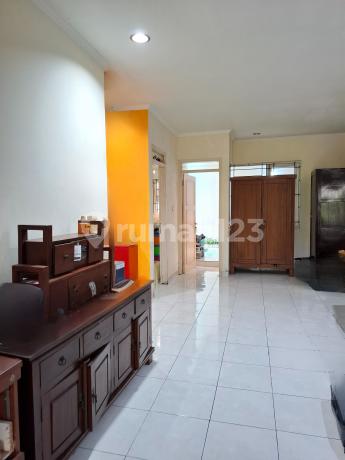 ******** Cepat Rumah Siap Huni Strategis Di Nerada Estate Ciputat. Tangerang Selatan. Harga 1.1 M . Lt : 106m² (6 X 17.6) Lb : 80m². Kt : 2 . Km :1