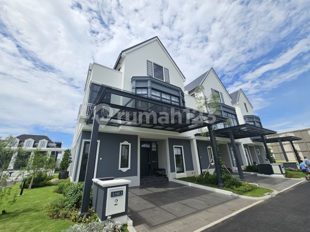 Rumah di Cluster Louise Summarecon Serpong Dengan Ceiling Tinggi
