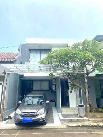 Beautiful 2-Story House in Bumi Jatiwaringin Complex, Pondok Gede, Bekasi
