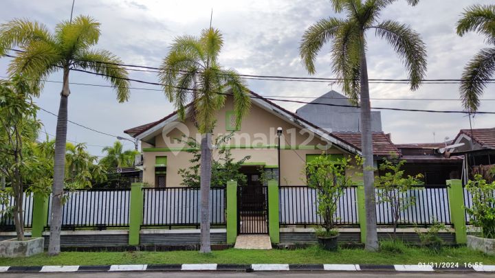 Rumah Siap Huni di Cluster Aralia Harapan Indah , Bekasi