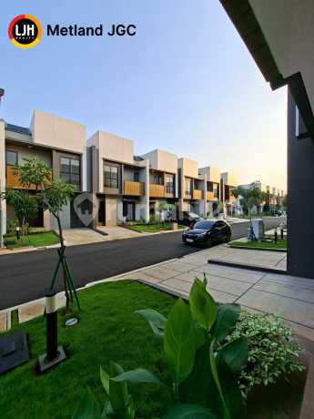 2-Story House in the Regia Cluster, Summarecon Crown Gading.