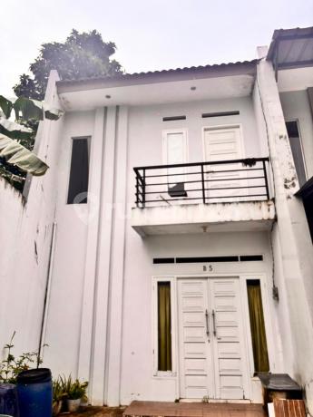 Dijual Rumah 2 Lantai ( Hitung Tanah ) Griya Kenanga Cipondoh