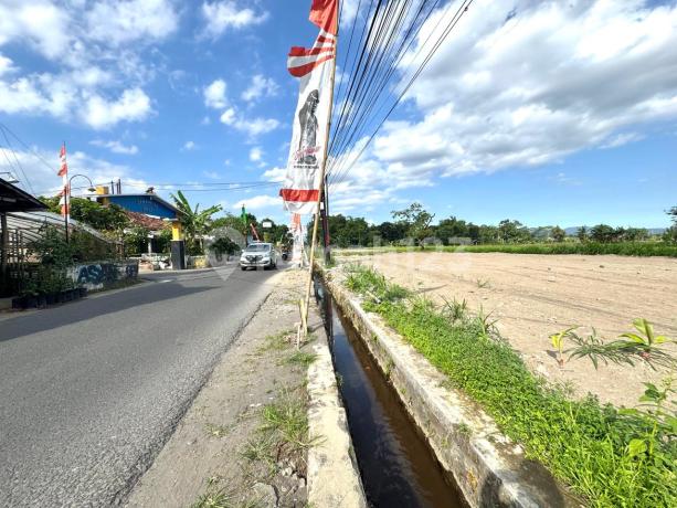 Tepi Jalan Aspal Lebar, Tanah Murah Jogja Siap Bangun