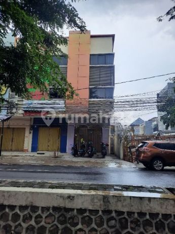 3-Story Shop House, Ideal Location for Business