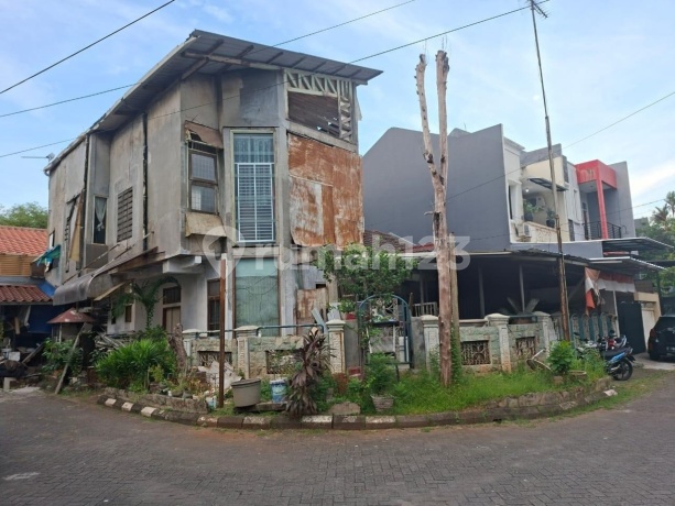 Corner House in Kelapa Gading