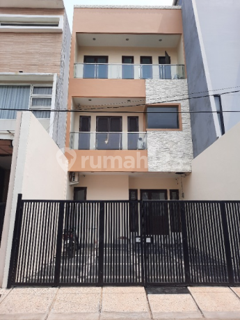 Rumah Dijual Semi Furnished Kelapa Gading (EI0702S)