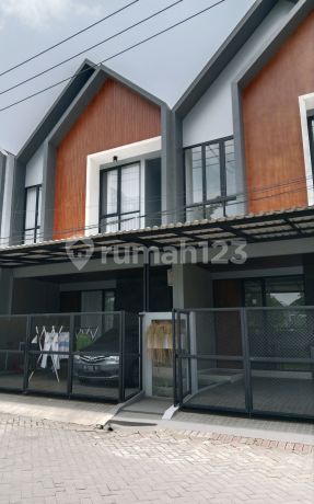 Rumah Surabaya Manyar Tirtoyoso Ready Grees