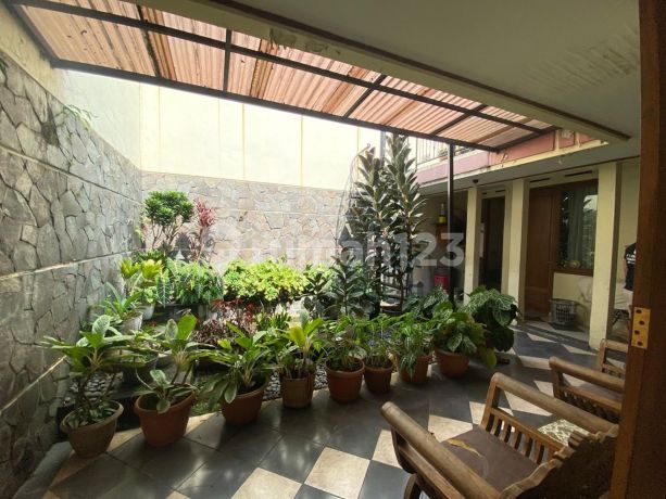 Rumah nyaman 2 lantai lokasi terbaik di Dago Asri Rumah nyaman 2 lantai lokasi terbaik di Dago Asri