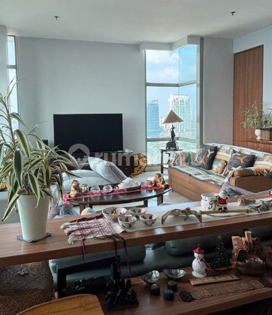 Apartment Essence Darmawangsa  3 BR Bagus Furnished