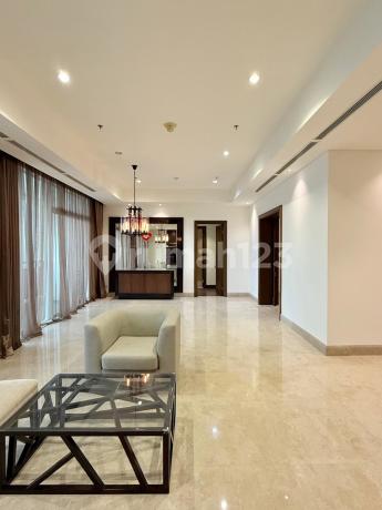 Apartment Pakubuwono Signature 4 BR Bagus Furnished