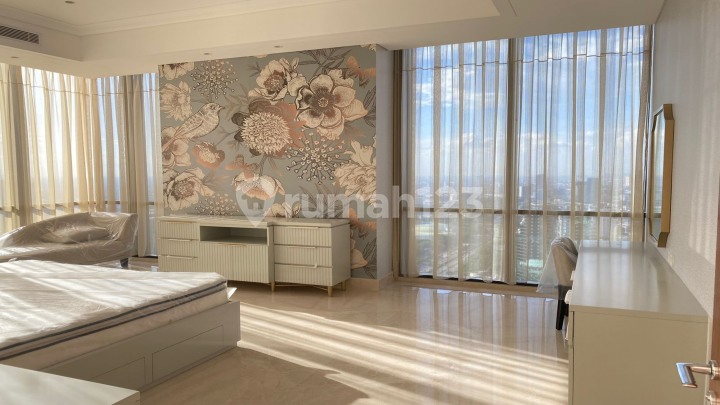 Apartment The Regent 3 BR Furnished Bagus