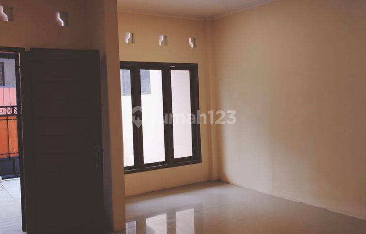 Rumah di Griya Kenanga Cipondoh 3 Lantai