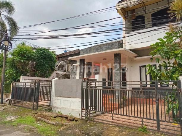 House 2, Floor, Safe and Comfortable Location in a Complex in Cinere