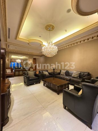 For Sale, Da Vinci Apartment