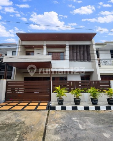 Dharmahusada Permai Strategic House, Ready to Occupy, 3-Car Road Row. Dharmahusada Permai Strategic House, Ready to Occupy, 3-Car Road Row.