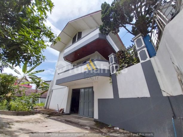 Rumah di Komplek cipaganti permai dan tanah sangat luas SHM