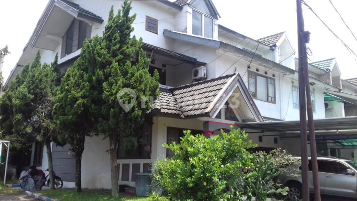 Rumah Asri di Komplek Taman Hijau