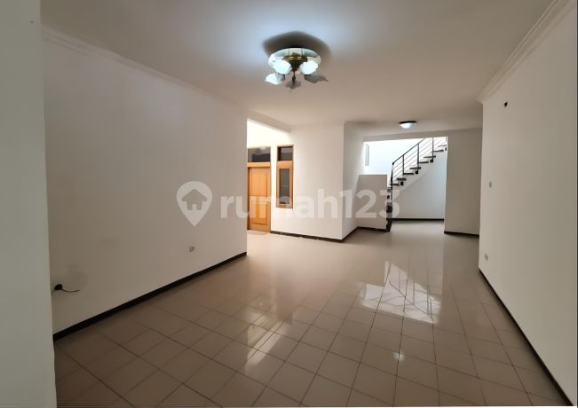 Rumah Terawat Siap Huni Komplek Pratista Taman Sakura Rumah Terawat Siap Huni Komplek Pratista Taman Sakura