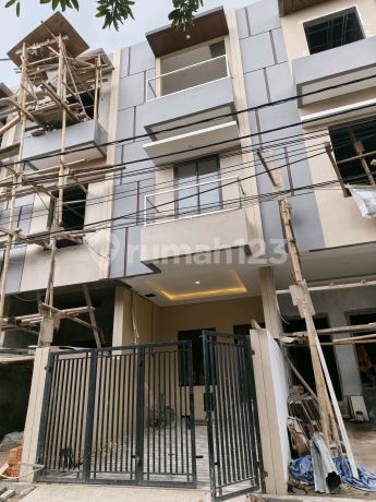 New House Complex in Front of Duri Kepa Park SHM New House Complex in Front of Duri Kepa Park SHM