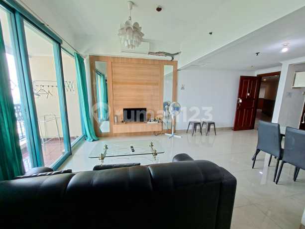 Apartemen Puri Kemayoran, Dekat Pusat Perbelanjaan