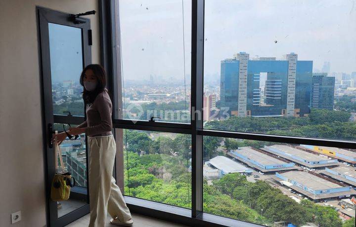 Sewa Menara Jakarta Apartment 1 BR Bagus Semi Furnished