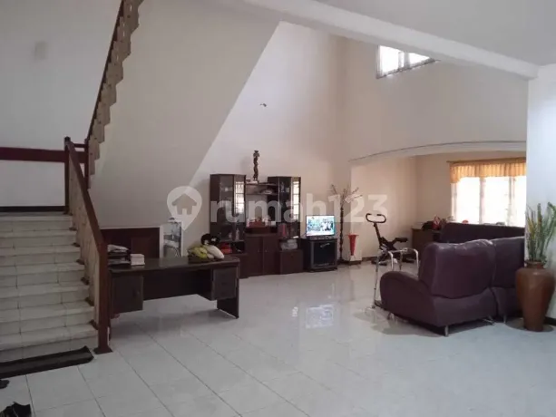 Hitung Tanah Siap Huni 2 Lantai Rumah Villa Riviera