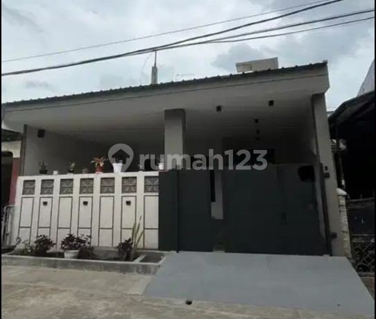 Cool House in Pulo Permatasari Galaxy Complex Cool House in Pulo Permatasari Galaxy Complex