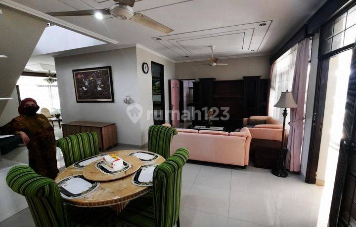 Jarang Ada!!! Hunian Exclusive Kebayoran Baru, Selangkah Mrt

jual Sewa Rumah Villa Sawo Cipete Utara, Kebayoran Baru

jual: 8 M
sewa: 200 Juta/Tahun, Nego

luas Tanah:  250 M²
luas Bangunan 225 M²
kamar Tidur  3+1
kamar Mandi 2+1
study Room: 1
garasi: 1
