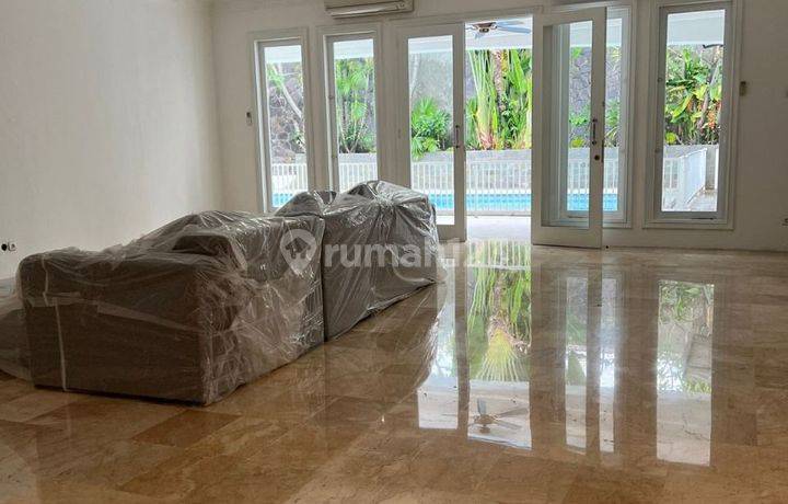 Disewakan Rumah (cantik /siap Huni) Di Jl.bunga Flamboyan Cipete Town House Dekat Sekolah Perancis Jakarta Selatan Shm Luas Tanah 590luas Bangunan 350kamar Tidur 4kamar Mandi 3kt 2 + Km 1 Pembantu Semi Furnished Dekat Sekolah Perancis, Luas 