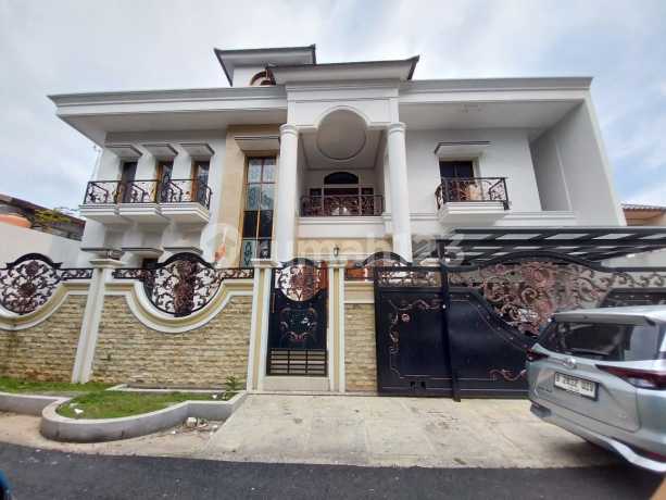 A Step from Binus Campus. The Surrounding Area is Suitable for Living. Complex Pt. Industri Sandang Block E Number 5, Palmerah Village, Palmerah District, West Jakarta City.