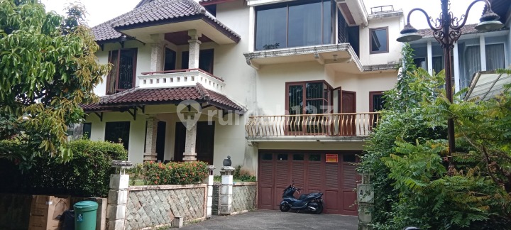 Hanya 3 Menit Ke Mrt Lebak Bulus. Rumah Asri Mewah. di Perumahan Bukit Pratama Blok A No. 10, Lebak Bulus, Cilandak, Kota Jakarta Selatan, DKI Jakarta, Indonesia, 12440, Lebak Bulus