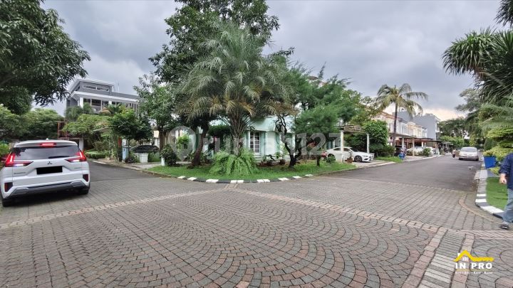 Rumah Hook Gading Riviera Kelapa Gading. Hadap Lapangan & Taman. Lingkungan Nyaman & Asri