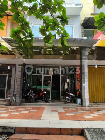Dijual Ruko Pasadena 2 Lantai Free Parkir dan Luas, Posisi Depan Gor MGT, Cocok Dijadikan Usaha Klinik, Petshop, Kuliner, Toko Olahraga, Toko Pakaian, Toko Buah, Bisa KPR, Mutiara Gading Kota Bekasi