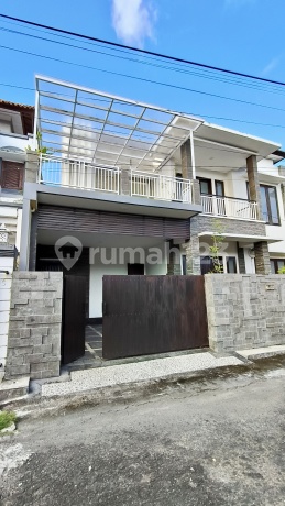 Rumah Modern Minimalis 3 Lantai View Gwk dan Tol Diperumahan