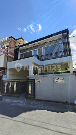Rumah Siap Huni Fully Renovasi Kualitas Premium dengan Rooftop di Perumahan Rumah Siap Huni Fully Renovasi Kualitas Premium dengan Rooftop di Perumahan