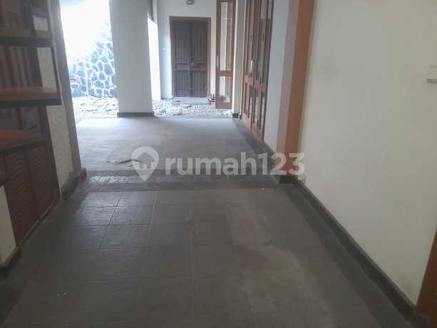 Rumah Artistik & Strategis di Taman Kedaung, Ciputat