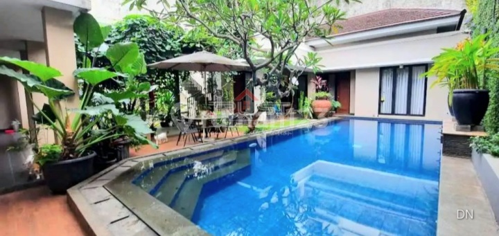 Rumah Mewah Strategis Dekat ke MRT Jakarta Selatan