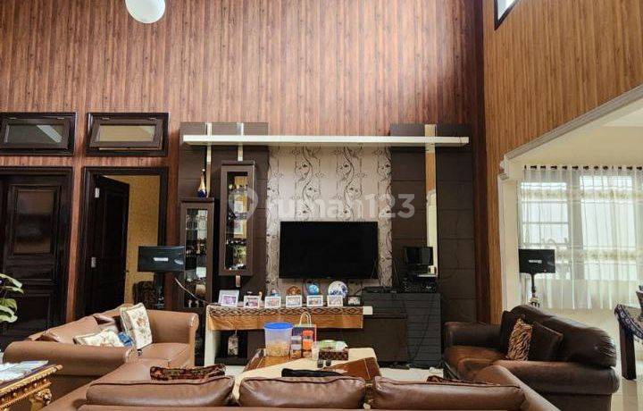 RUMAH KOKOH DEKAT JL. RIAU DAN JL. DIPONEGORO KOTA BANDUNG DEKAT GEDUNG SATE
