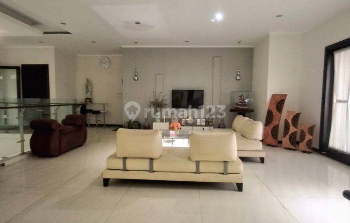 RUMAH MEWAH DALAM KOMPLEK BUDI ASIH SETIABUDHI BANDUNG