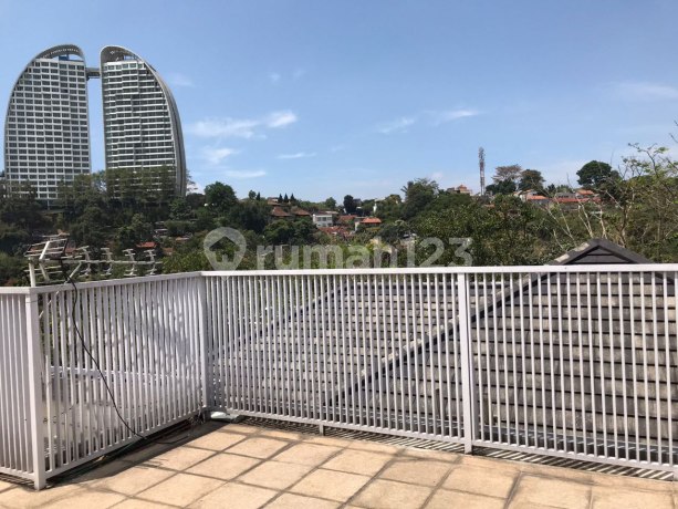 Rumah 2 Lantai Bagus SHM di Dago Pandawa, Bandung