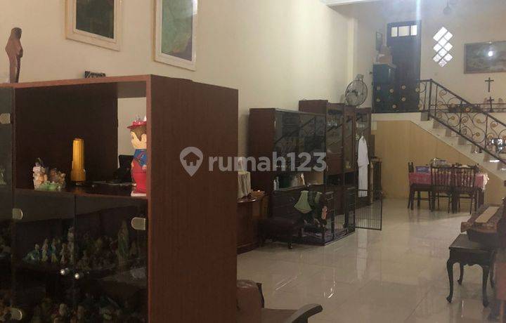 Rumah Komplek Grawisa 2lt 10x20 SHM Grogol Jakarta Barat