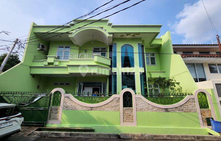 Rumah Kijang Kencana Rosiliana 2lt 4+1KT SHM Palmerah Jakarta Barat