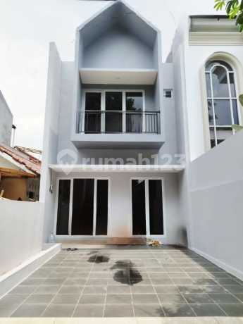 Rumah 3 Lantai Shm Dalam Cluster Cipedak Jaga Karsa Jakarta Selatan