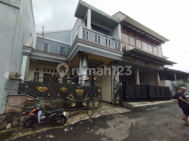 Rumah Kokoh 2 Lantai Dalam Komplek Bintara Kota Bekasi