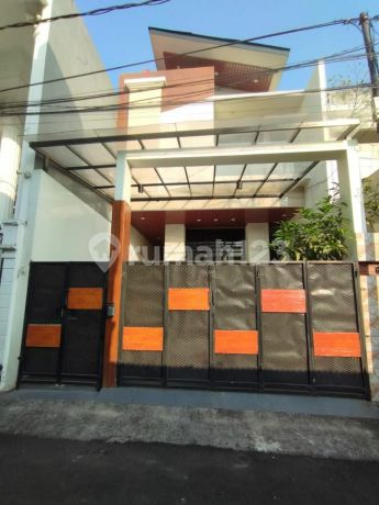 Rumah Baru 2.5 Lantai Design Minimalis Dalam Perumahan Pondok Bambu Jakarta Timur