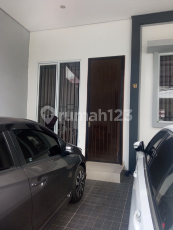 DiJual rumah 2 lantai full, rapi, minimalis modern di Hibrida DiJual rumah 2 lantai full, rapi, minimalis modern di Hibrida